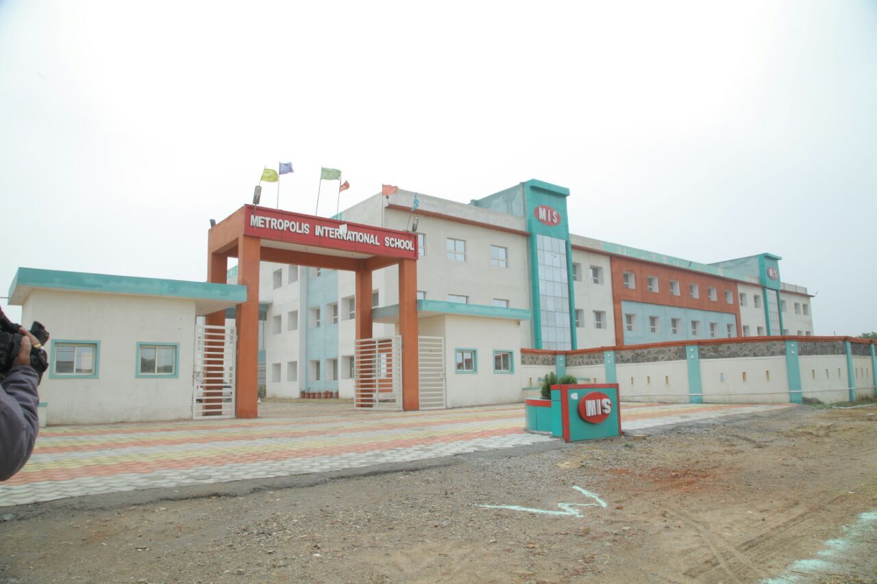 Metropolis International School