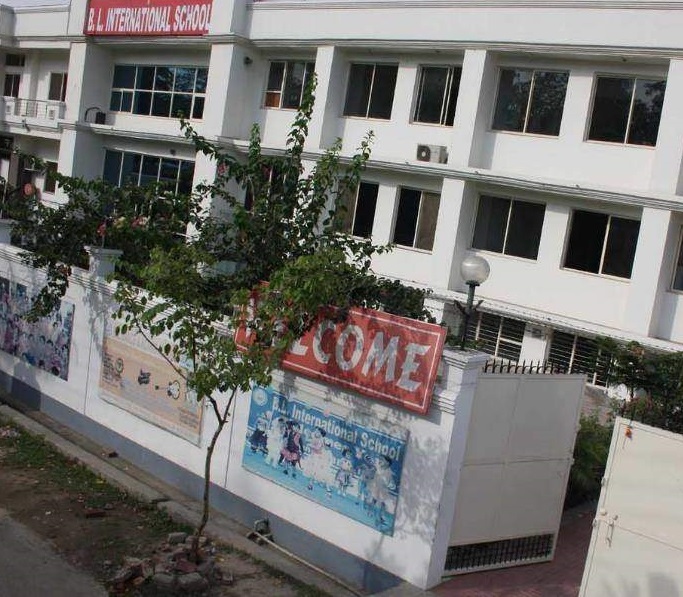 B L International School