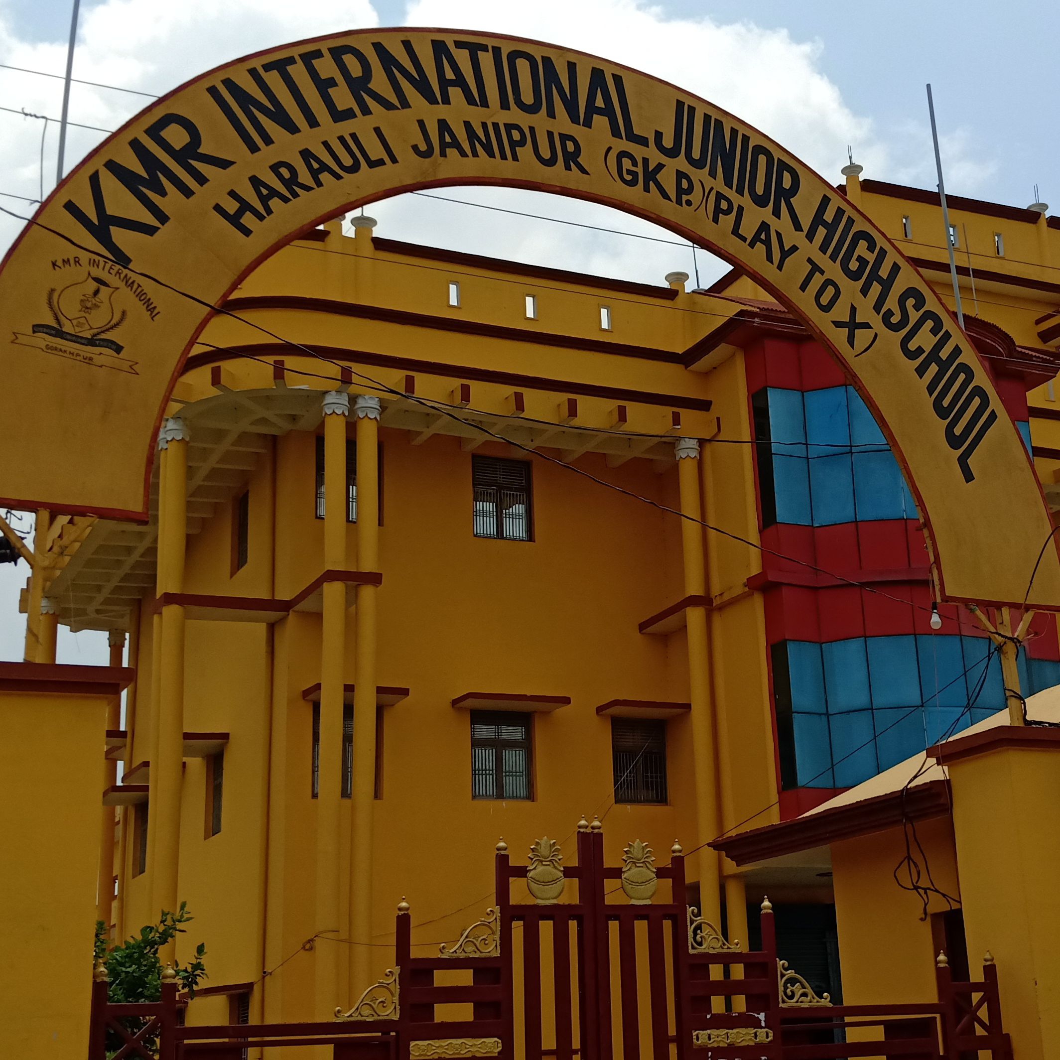 K M R International School