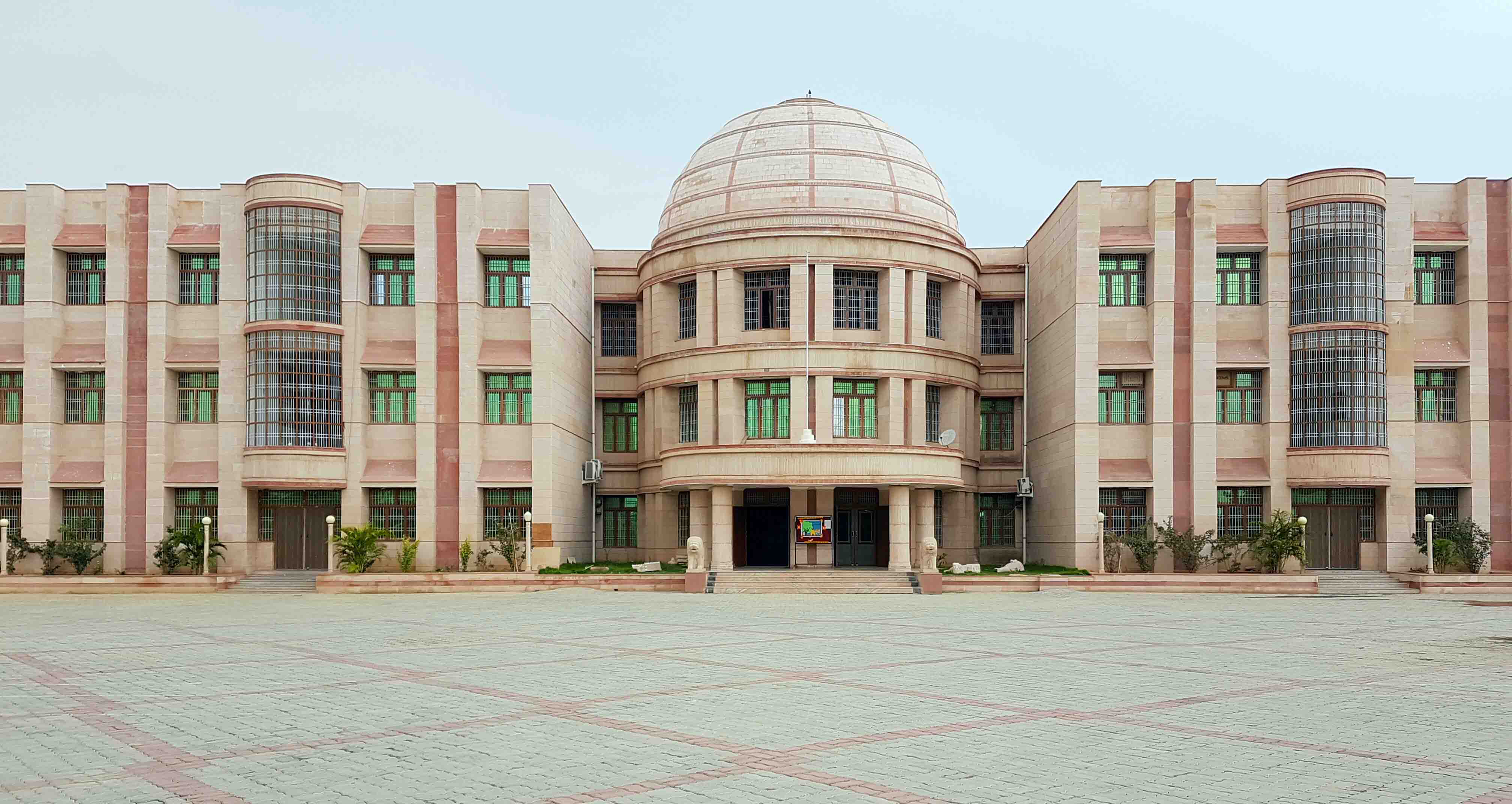 Mount Litera Zee School