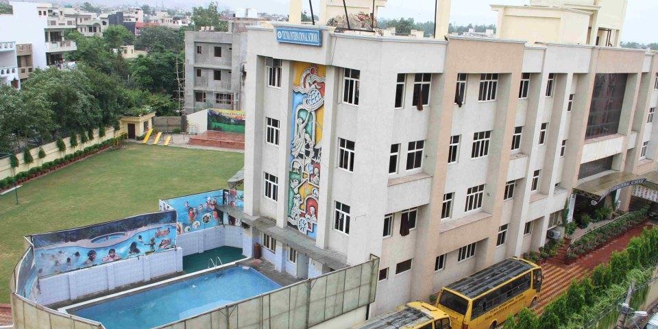 Tecnia International School